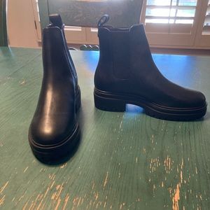 Steve Madden Black Boot Chelsea Slip-On Leather Chunky Sole Boots Sz 8